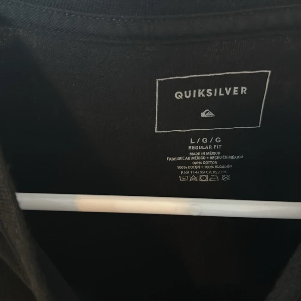 Mens Quicksilver tee shirt. Shirt is in good condition. Super soft shirt - Picture 4 of 4